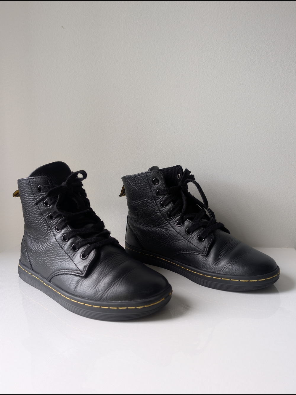 Dr. Martens Leyton Women's Black Leather Casual Boots US 6 Lightweight